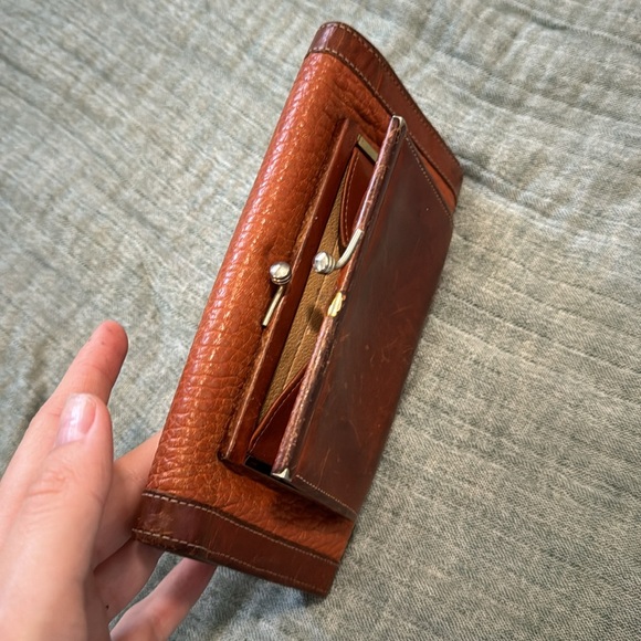 Vintage leather Dooney and Bourke wallet - Picture 6 of 7